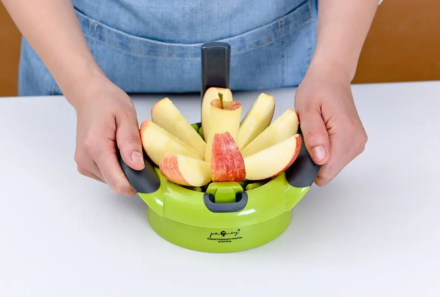 Götze Food Divider with an apple cut into wedges beside a bowl of apple slices