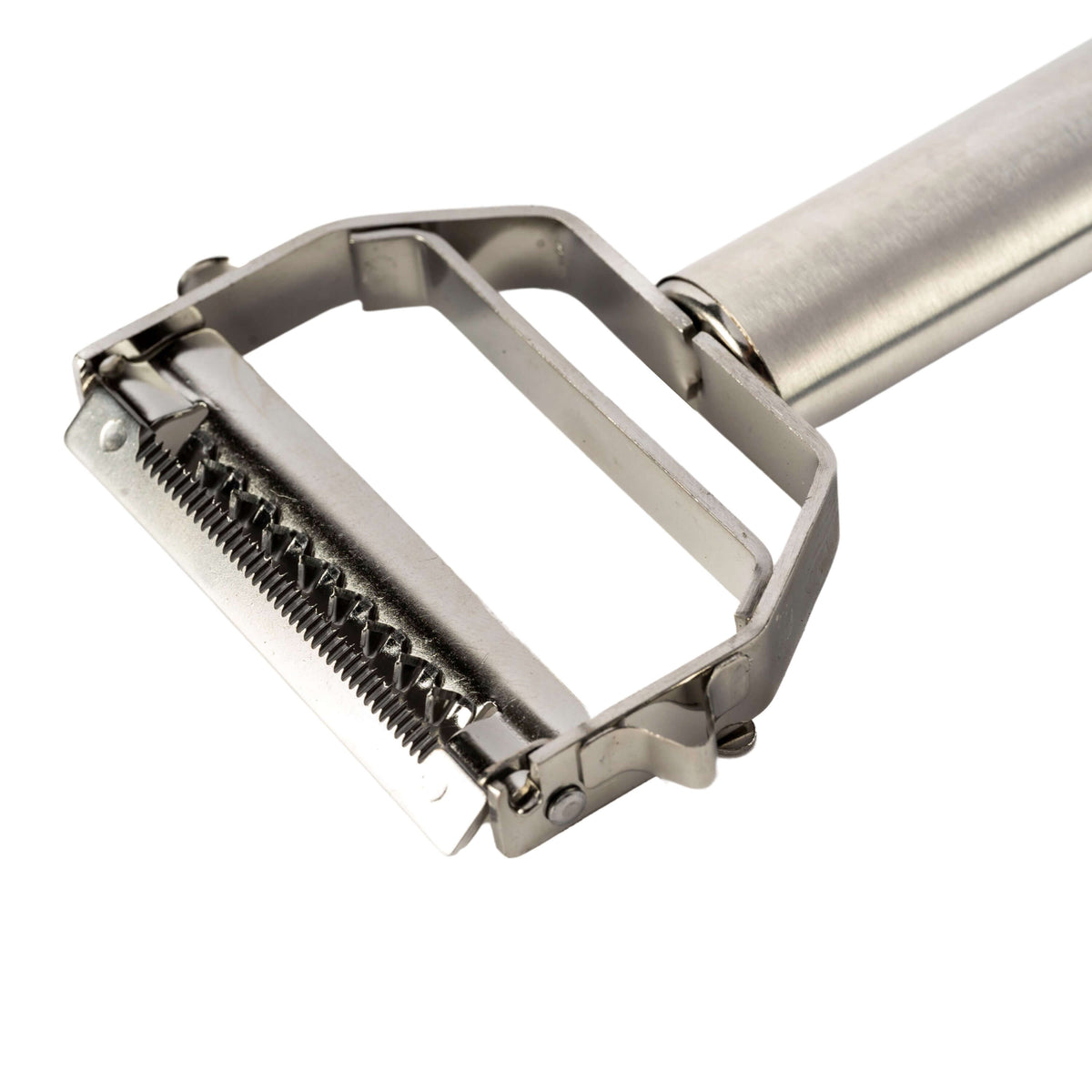 Close-up of the Götze julienne peeler head with fine serrated teeth on a white background